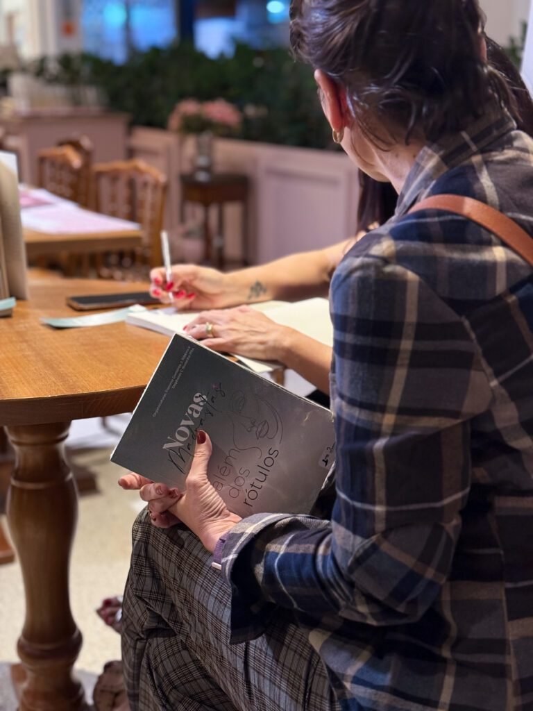 “Lançamento do livro Novas Madrastas Além dos Rótulos em Brasília com público presente”