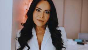 psicóloga especialista em famílias reconstituídas falando sobre relacionamentos e dinâmica familiar